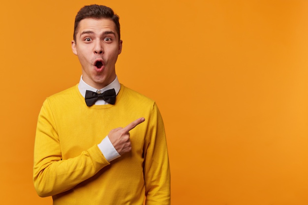 https://tippmixtippek1x2.hu/wp-content/uploads/2020/11/young-surprised-man-yellow-sweater-white-shirt-black-bow-tie-pointing-right-with-his-finger-shouting-wow_295783-1510.jpg