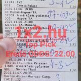 Egy tippmix szelvény van egy kézben, rajta több sportesemény előrejelzése. A Tippmix tippek és egyéb sportfogadás tippek segíthetnek abban, hogy pontosabb eredményekre fogadjunk. Megbízható tippjeinkkel könnyebb tervez