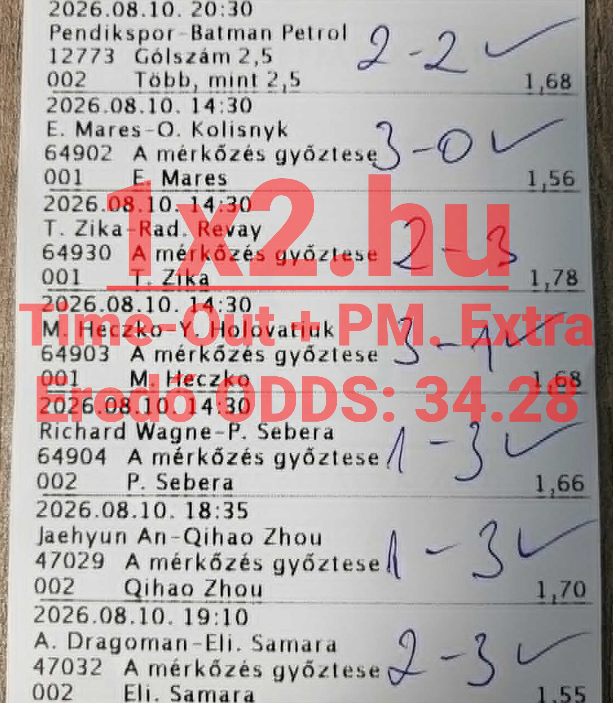 Sikeres sportfogadási szelvény kézzel írt eredménylistával és pipákkal, 34,28-as eredő odds-szal a 1x2.hu kiemelésével.