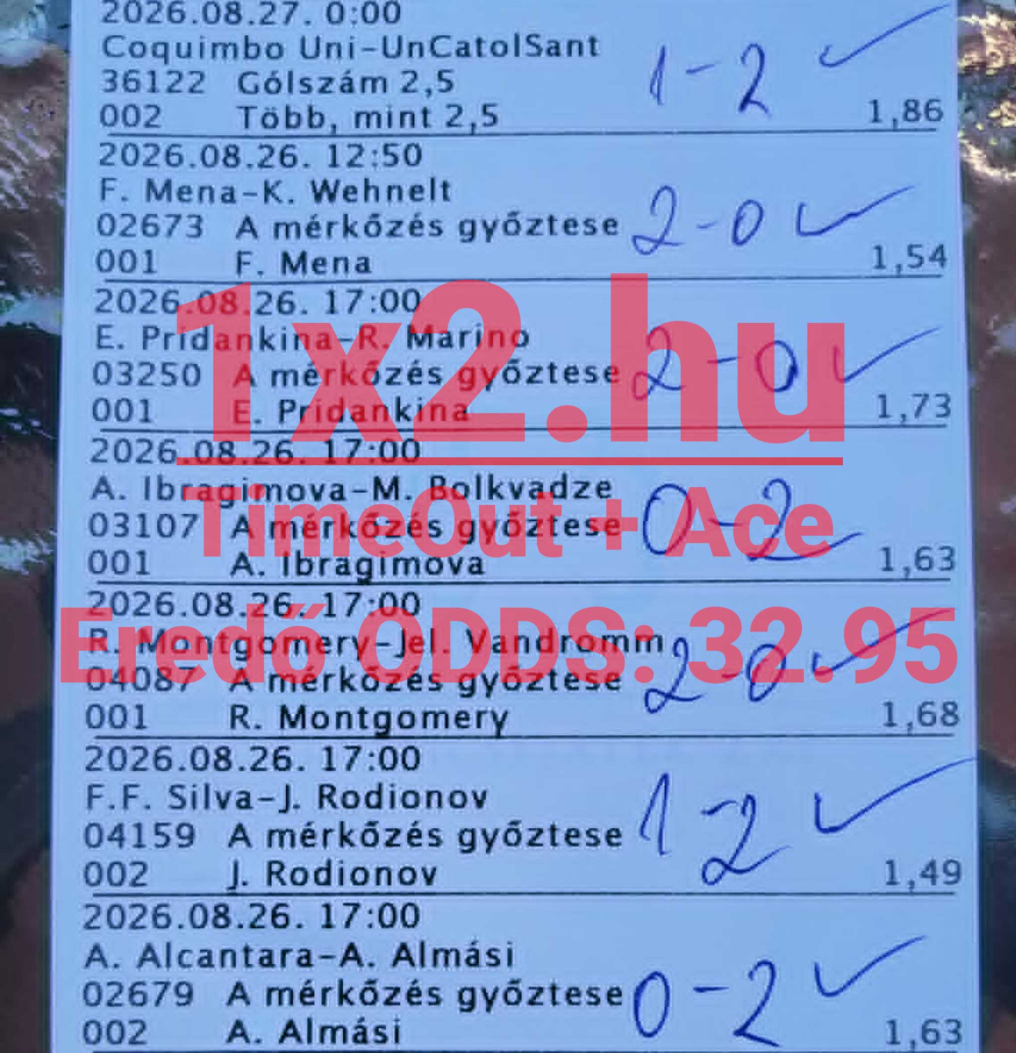 Nyertes sportfogadási szelvény kézzel írt eredményekkel és 32,95-ös eredő odds felirattal.