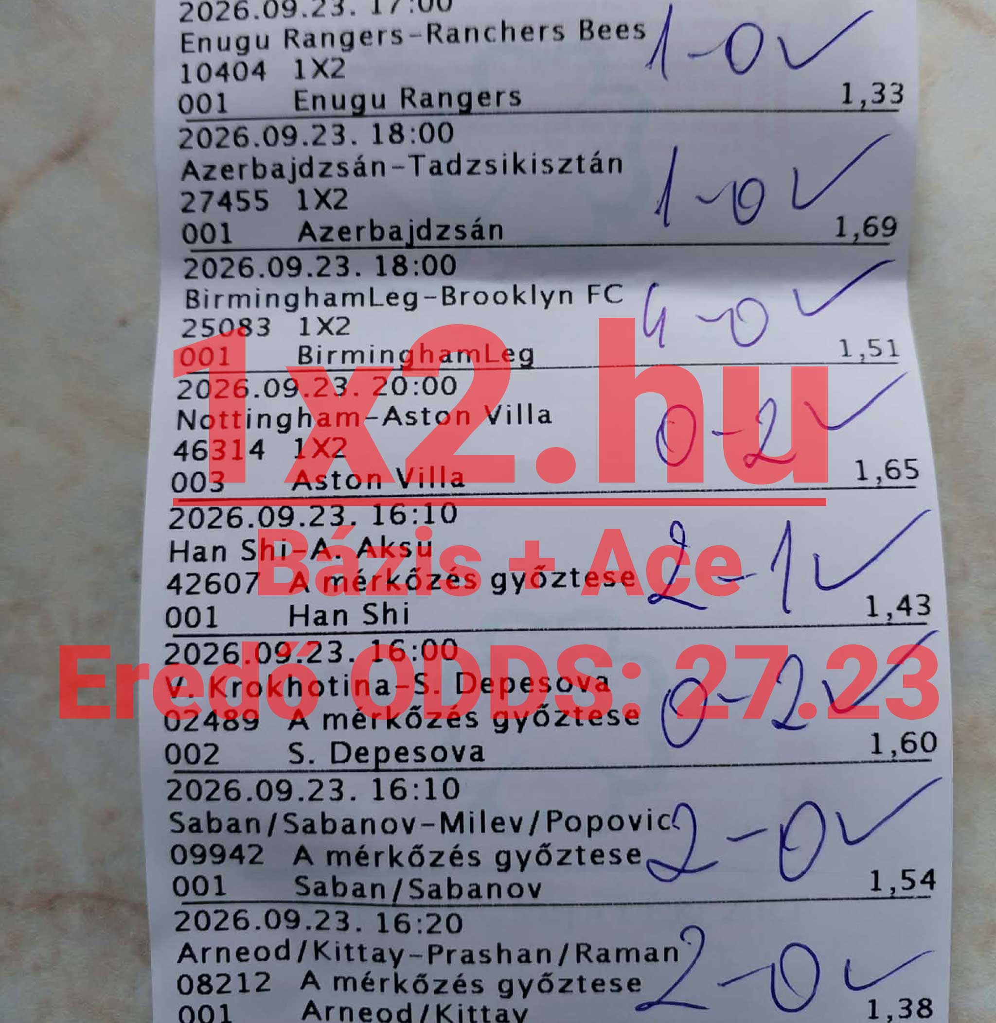 Papír alapú Tippmix sportfogadási szelvény, amelyen több labdarúgó- és teniszmérkőzés tippjei láthatóak kézzel írt eredményekkel.