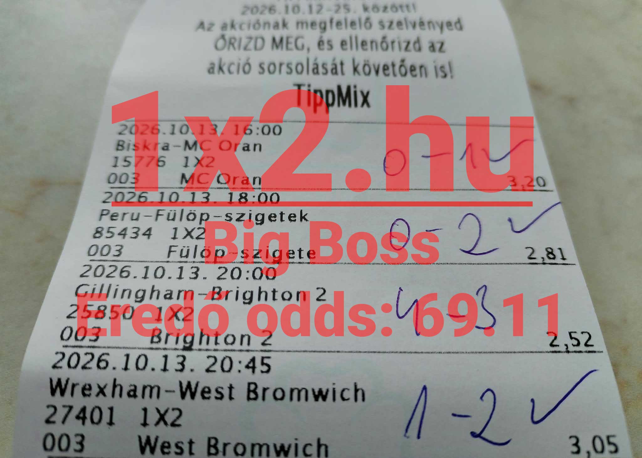 Nyomtatott Tippmix papíralapú fogadási szelvény, rajta labdarúgó-mérkőzésekre tett tippekkel, oddsokkal és kézzel írt eredményekkel.